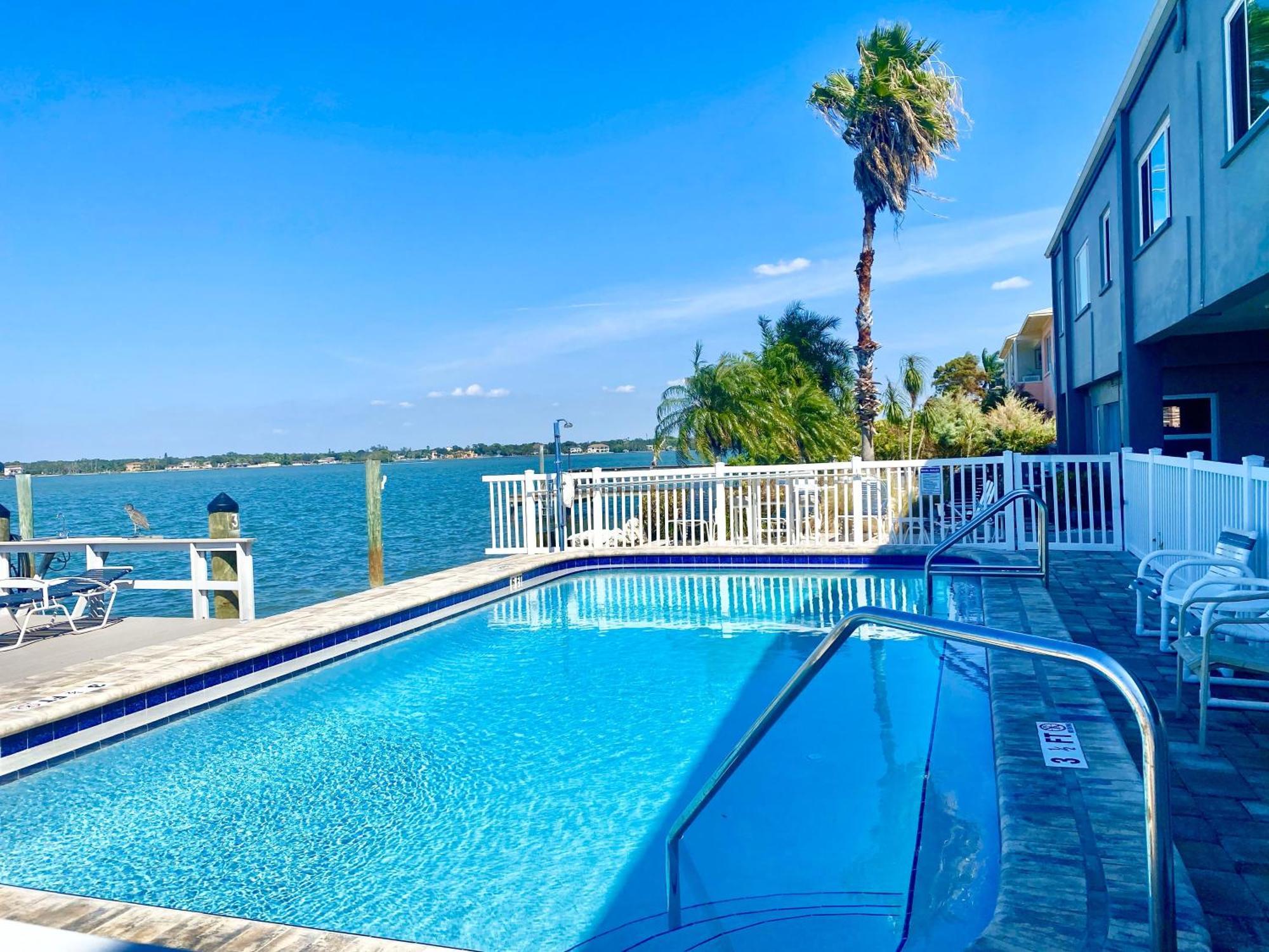 107-Waterfront-Walk To Beach-Lovely St. Pete Beach Exteriér fotografie