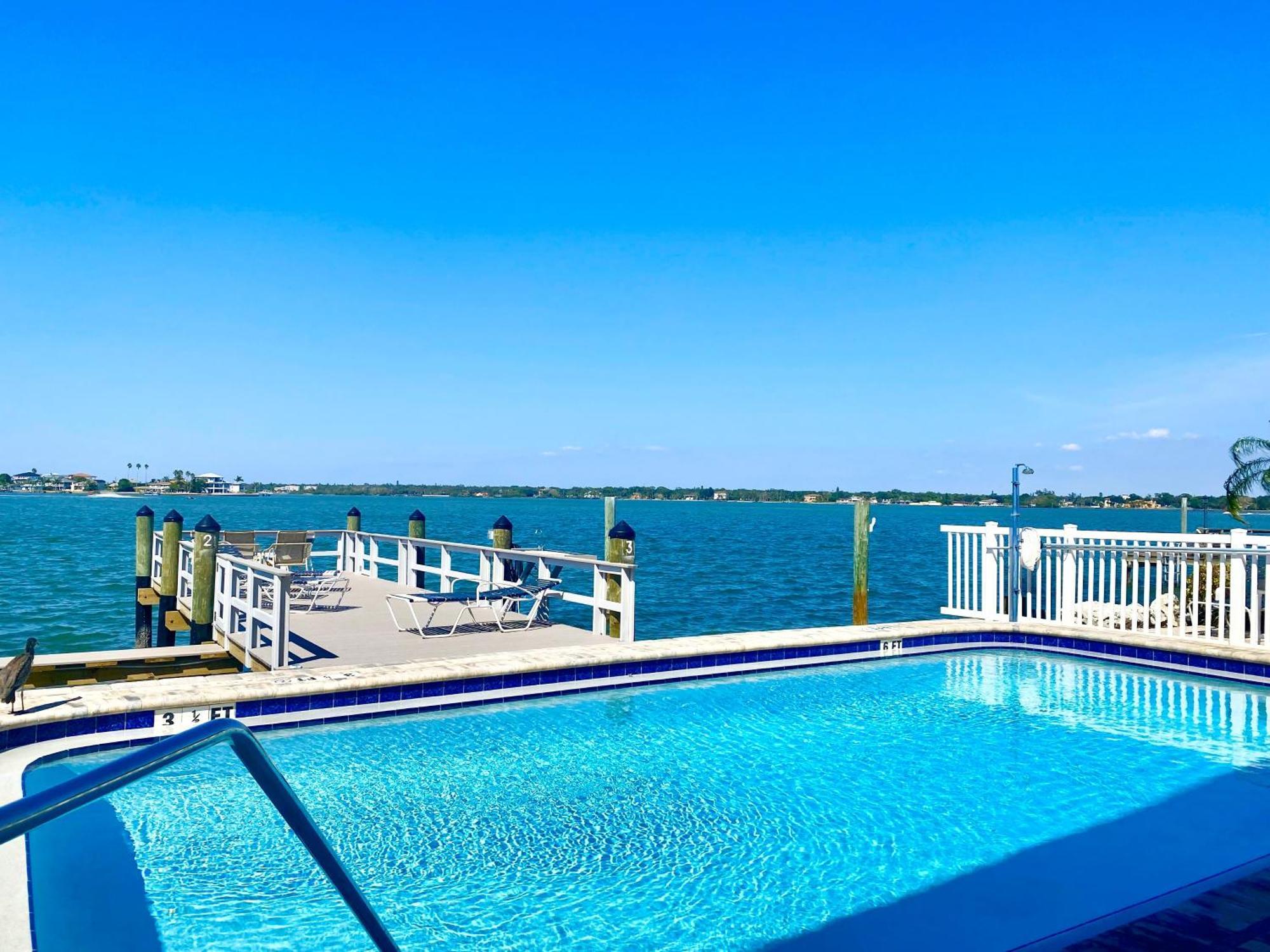 107-Waterfront-Walk To Beach-Lovely St. Pete Beach Exteriér fotografie